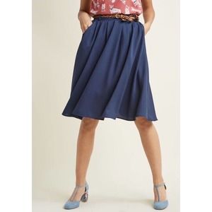 Modcloth A-Line Midi Lined Flowy Skirt - Navy - size Medium - Has Pockets